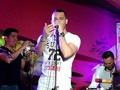 Cantándole siempre al romanticismo ❤️😏🎶🎤 #photooftheday by wendysalgadob #tb #nice #singer #angelmejia #music…