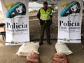 La Polícia Nacional junto con la DIANColombia Aprehendieron 950 kilos de alimentos perecederos entre zapote y tam…