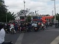 Mototaxistas, cerraron por varios minutos cuatro vías Riohacha, protestando por la falta de ayuda del gobierno por…