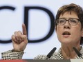 ATENCIÓN | Annegret Kramp-Karrenbauer ha sido electa este viernes sucesora de Angela Merkel al frente de la Unión C…