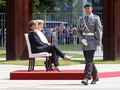 Merkel rompe el pro y recibe sentada a la primera ministra danesa tras los últimos temblores