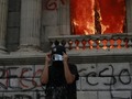 Cientos de manifestantes toman el Congreso de Guatemala y le prenden fuego a través de ABC_Mundo