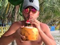 “Alex por favor escúchame, déjame explicarte. Las cosas no son así. Yo no quise hacerlo, por favor escúchame”. Pala…