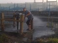 #24Mar Así se desperdicia el agua en un bote en Flor Amarillo #Valencia mientras la gran mayoría de los municipios…