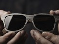 Lentes hechos de papel periódico. ~ JardSoda