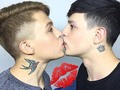 Me ha gustado un vídeo de YouTube ( - Kiss challenge ♡ Reto del beso con mi Novio).