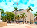 馃尩 Un viaje memorable al coraz贸n de La Habana. Recorriendo los caminos del Paseo del Prado...