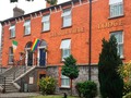 馃敂 El Hotel Charleville, famoso por la humillaci贸n que reciben sus clientes...