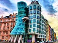 💣 Conoce la historia de La Casa Danzante de Praga, la obra más controvertida del arquitecto Frank Gehry...