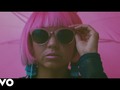 Que video tan cutre! Bomba Estéreo - Internacionales (Official Video) vía YouTube