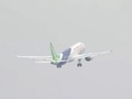 El primer gran avión de pasajeros chino levanta el vuelo