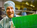 El lugar donde nacen los gadgets: así es una fábrica de placas de circuitos impresos por dentro…