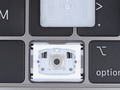 Las teclas de los nuevos MacBook Pro tienen una membrana de silicona, no sólo para amortiguar el sonido…