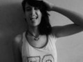un-corazon-solitario:Se me daño el corazón por personas que no valían realmente la pena. Lagrimas Azules