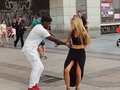 Me ha gustado un vídeo de YouTube ( - Bailando Salsa cubana l bailando en la calle l Madrid Timbera l