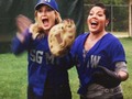 Callie IS SINGLE!!! She's texting Arizona. Arizona smile every time they talk.... My #CalzonaFeels πππβ¦