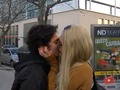 Me ha gustado un vídeo de YouTube ( - HOMBRE vestido de MUJER besando desconocidos).