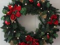 How To Pick The Perfect Christmas Wreath For Your Front Door - via sunyoananda