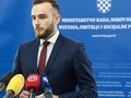 Da ja vama nešto kažem "ministre". Država se treba truditi da NEMA socijalnih slučaja. Tko…
