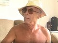 Insólito look de Gerardo Romano