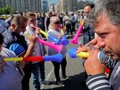 100s of Romanian taxi and bus drivers are protesting Uber by blasting vuvuzelas outside government offices