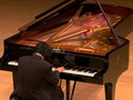 Me ha gustado un vídeo de YouTube ( - Pianist in tears!!!. Most moving piano performance.).