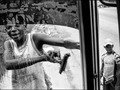Serie: VENEZUELA COTIDIANA El Guapo, Estado Miranda - Venezuela 2003 © Aaron Sosa    #venezuelacotidiana #serievenezuelacotidiana #fotografiadeautor #venezuela #aaronsosa #fotografovenezolano #limpiaparabrisas #niños #elguapo #blackandwhite #children #estadomiranda #venezuela #analogphotography #filmphotography #filmisnotdead #elguapoestadomiranda