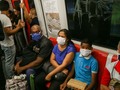 Nicolás Maduro informó que la cifra de positivos subió este viernes. Indicó que se detectaron este martes 7 nuevos casos de la enfermedad. . Dijo que los estados donde se registraron los contagios hoy son: Lara con 3 casos, Caracas, Los Roques, Miranda y Guárico con un caso cada uno. . Con este dato, el régimen coloca en 91 los positivos en Venezuela. . En general, dijo Maduro, los casos se desglosan por estado de la siguiente manera: 39 en Miranda; 14 en Caracas; 9 La Guaira; 8 en Aragua; 2 en Anzoátegui; 2 en Apure; 4 en Lara; 3 en Barinas; Mérida, Portuguesa, Táchira, Monagas,Guárico, Nueva Esparta y Zulia uno cada uno y en Los Roques 3. . Reportó, además, que 15 de los casos se han recuperado. Indicó que 47 son hombres y 44 mujeres. . Lea más:  . #Actualidad #Nacionales #Maduro #Balance #Coronavirus #NuevosCasos #VirusChino #COVID19 #Cuarentena