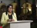 Delcy Rodríguez, anunció el primer fallecido por causa del coronavirus en el territorio nacional, se trata de un hombre de 47 años, residente del estado Aragua, con previas complicaciones respiratorias en su historial clínico. . “Queremos informar a la población que Venezuela registra su primer fallecido causado por el coronavirus”, comentó Delcy Eloína antes las cámaras de VTV. . Rodríguez dijo que en las últimas 24 horas Venezuela registró un nuevo caso positivo por Coronavirus para sumar 107, de los cuales 31 se han recuperado satisfactoriamente. . La funcionaria afirma que las autoridades continúan realizando la prueba de despistaje a 2.225 personas por presentar síntomas del virus. . Lea más:  . #Actualidad #Nacionales #Balance #Coronavirus #NuevosCasos #VirusChino #COVID19 #PrimerFallecido