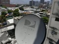 El Tribunal Supremo de Justicia (TSJ) ha ordenado este viernes a la estatal Comisión Nacional de Telecomunicaciones (Conatel) ocupar la empresa DirecTV y restituir la señal de esta empresa de televisión por suscripción, cuyo servicio fue cancelado esta semana por las sanciones impuestas por Estados Unidos al país latinoamericano. . La sentencia “ordena a Conatel tomar posesión inmediata de todos los bienes muebles e inmuebles, oficinas comerciales, sedes administrativas, centro de operaciones y transmisiones, antenas y cualquier otro equipo o instalación destinada a la prestación del servicio por suscripción gestionado por dicha empresa”, dice una nota del TSJ. . Asimismo, se ordena “continuar de manera inmediata con la prestación de servicio de televisión por suscripción” y para ello, prosigue el escrito, la comisión “contará con el auxilio de la Fuerza Armada Nacional Bolivariana”. . La decisión fue firmada por los magistrados de la Sala Constitucional, la máxima instancia del Supremo, y contempla la designación de una Junta Administradora Ad-Hoc para DirecTV Venezuela, la cual estará presidida por su director general, Jorge Márquez Monsalve. . Lea más:  . #Actualidad #Nacionales #DirecTv #TSJ #Conatel #Reactivanseñal