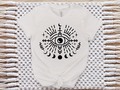 ¿Cansado de llevar siempre la misma camiseta aburrida? ¡Nuestra colección de camisetas Tshir ojos turcos es justo lo que necesitas para destacar en cualquier ocasión! 👀Con diseños vibrantes y únicos inspirados en los famosos ojos turcos, nuestras camisetas son perfectas para agregar un toque de estilo y protección a tu look diario. Además, están hechas con materiales de alta calidad que garantizan durabilidad y comodidad durante todo el día. 😎  No pierdas la oportunidad de incorporar un amuleto de buena suerte y fortuna a tu guardarropa con nuestras camisetas Tshir ojos turcos. Haz tu pedido hoy mismo y descubre por qué estamos causando sensación en el mundo de la moda. 🌟 #TshirtTurcas #OjosTurcos #CamisetasTurcas #ModaTurca #Protección