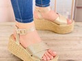 ¡Descubre la comodidad y calidad de los zapatos colombianos!   Ofrecemos una amplia gama de zapatos colombianos hechos a mano con los mejores materiales, diseñados para brindar el mayor confort y durabilidad. Nuestros zapatos se destacan por su estilo único, elegante y moderno, perfectos para cualquier ocasión. #zapatoscolombianos#zapatos#mujer#fyu#moda#