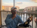 Yo aquí pensando si quedarme con las ganas de mi MARAVILLOSA Y REFRESCANTE copita de Prosecco o caer en el sacrilegio de enfriarlo en una olla...es que nadie me consigue una hielera en este pueblo, vale!🙏🙏 ¿Qué harían Ustedes? 🤔🤔🤔 Leo sus respuestas con atención 😉 @vignarosavzla #prosecco @proseccofans #proseccotime #disyuntiva #seronoser