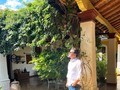 “La luz lo dibuja todo, sin ella no hay nada. El mismo objeto, depende de con qué luz, lo puedes ver feo, tenebroso, dramático, alegre, humorístico... La luz habla, va contando la historia con su recorrido y con sus sombras y formas. Ésa es la luz que ven mis ojos, pero es reflejo de una luz más importante que es la luz interior”.  • Ouka Leele •  ¡Feliz noche para todos!❤️  #luz  #luzinterior  #light #lights  #feliznoche #buenasnoches #frasedeldia #frasedeldía  #quotes #pensamientos #pensamientospositivos #pensamientopositivo #decaraalsol