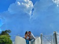 Contigo me siento en las nubes y hoy literal lo estamos 😍 en @fincacampobello ya cuentan con Rooftop en sus igloos suite. Definitivamente esto es un mega plus para este destino que es muy romántico, en el cuál también puedes venir con tu familia y amigos, bajo un clima riquísimo, una comodidad acogedora y espacios verdes que te enamorarán. Te invito a que los visites y vivas esta mágica experiencia