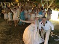 Gracias a @gabymorales82 por unir a todas sus solteras de diferentes regiones del país en la isla. Una excelente noche, buena Rumba  #GabyAndVinceWedding  #AguanesDj  #AlgoMasQueRumba #Boda #wedding #islaDeCoche #Margarita  Organizador: @evcv23  Decoracion: @gustavogourmet  -📸 @photoabigailsalazar  Musica: @aguanes y Agrupación Tataki Pirotecnia: @evpirotecnia Co Productor: @anthonellof13