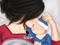 Si tienes un hijo varón, ve tejiéndole unas alas con hilos rojos de admiración, cosidas con agujas de dignidad y plumas de ángeles en libertad; y en su mochila, el día que parta, coloca el latido de tu corazón, y varitas de hogar para comenzar su propio nido para que encuentre el amor de una mujer y lo dignifique con tu ejemplo.  Porque los hijos varones, no siempre regresan, se les ha sido dada la semilla y han de cuidar que crezca sana, por eso si tienes un hijo varón, dale principios, sentido de responsabilidad y aprecio por su nombre, porque son los varones los que resguardan el corazón de las mujeres y quienes no deben perder nunca su admiración.  Si tienes un hijo varón, sabrás que hay que amarlos en la misma medida que los vas soltando, sabrás lo que duele y lo mucho que te enseñan, si tienes un hijo varón has tenido la gran oportunidad de enseñarle de primera mano el motivo de la confianza de las mujeres, la fortaleza que les aportan y el inmenso amor que les inspiran.  Si tienes un hijo varón, sabrás que a ellos se les ama en la misma medida que se les empuja a volar, con orgullo y con confianza, con aprecio y admiración por su temperamento y con la satisfacción que provoca su apuesta por el futuro, porque los hijos varones se guian por la fuerza del espíritu y amarán fuertemente en libertad, como tú encontraste el tuyo.  Cerca o lejos, si tienes un hijo varón, has ayudado a construir el mundo que necesitamos todas las mujeres, de respeto, de esperanza, de valor y de dignidad de género. #mujeres_al_límite #buenosdias