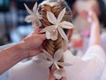 Les dejo aquí este trabajo tan hermoso de mi querido @nevadomakeup 🥰 y las orquideas fueron realizadas por mi querido @josemariaalmeidaofficial   Y otras más… ▶️▶️▶️▶️   #bodakussikussi #wedding #weddinghairstyle #weddinginspiration #weddinghairstyles #peinadodenovia