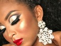 Hoy para la clase de piel afro hicimos este glam + pigmento plata y delineado ala de angel espero les guste... gracias ami modelo tqm ❤️ @adriana_riascoss #aladeangel #maquillajeglam #glammakeup #makeupartistworld