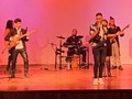 🤟🏻🔥 A propósito de que se acerca la gala de @lavozhumanista_ula quiero recordar por medio de estas fotos ese maravilloso día, en que disfrutamos un rato de puro talento y junto a mi banda @g8bandmerida nos disfrutamos el rato🎶🙌🏻  🤟🏻 Un #show increíble que nos dejó a todos 😮‍💨! Ahora, al acercarse la fecha de la gala final del increible @lavozhumanista_ula quiero desearles suerte a todos los que han llegado hasta este punto, solo crean en ustedes y su talento que en esa medida irán llegando los resultados 🤟🏻  📷 Foto 1: Muecas que surgen en el show y junto a todo mi #team @g8bandmerida  📷 Foto 2: Un momento de respiro 🤪😅🥵  Por cierto, creo que estás fotos las captó desde mi teléfono @leoneiber_ve 😅  ¡Suerte! Y dejen que la música les haga fluir 🤪🤟🏻  @g8bandmerida @eddy_antonieta @c.o.m.merida @karenagnedys @eoskhan @hayekmario