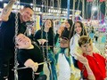 Lindo #TBT muy feliz en @loopingpark con mis ♥️ 1. Foto muy felices sin saber que nos íbamos a bajar 🤢🤮 2. Muy felices segundos antes de gritar en la MontañitaRusita 🎢 3. Foto del Team de la noche 💋 4. Mi momento fan, moría por conocer a @alejaylagruapodcast ♥️ 5. Mis preciosas admirables @lasdelosperritos 🥰 6. Foto con Influencers reales 🙏🏻 7. Foto con un ser divino 🤩  #chazzz 💅🏻