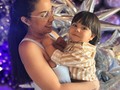 Muchas fotos con mamá en el cumpleaños de Amalia Victoria 💜 @mipedacitodeluz