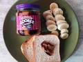 Y de los mejores inventos de la humanidad, encontramos: la mezcla de mantequilla de maní y mermelada en un sólo lugar 🍇 ( Admito que es mi desayuno favorito luego del desayuno criollo de mi mamá, las empanadas de @jogyvab y las arepas con atún de @carolarflores ) 😃 . .  #Foodie #Blogger #FoodieBlogger #LifeStyle #Breakfast