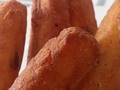 A quién le gusta los palitos de yuca?  Yo nunca fuí amante de la yuca, pero definitivamente hay formas en que uno puede brindarle otra perspectuva a tubérculo, estos palitos están de muerte lenta! #fastfood #yuca