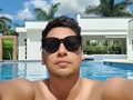 Me... swim  🦴🧟‍♂️  Definitivamente tocaba un ligero quemonazo pa este llanero que parece rolo de lo blanco 😅  #boy #pool