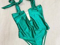 Modelos, telas y detalles que enamoran en cada una de nuestras colección para este 2023 💚 .. Disponible para entrega inmediata talla M  .. Entregas personales en Cumaná 🛍 .. Envíos nacionales e internacionales 🚚  .. Swimwear #beach #modaplayera