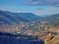 Es bueno cambiar de perspectiva, las cosas cambian demasiado, hasta se ven diferentes... Y sí no vean esta vista del Valle de Aburrá desde el Cerro el Picacho.🌿🌞⛰ #amazing #incredible #travel #love #picacho #medellin #turist #trio #fly #alexversion18 #greatmoment #campion