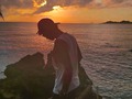 Solo recuerdo que miraba esto y me perdía en el encanto de ese día en el Caribe, sentí un escalofrío de ver semejante maravilla...🦁☄ . . ¿ES UN AMANECER O UN ATARDECER? . . #caribeansea #marcaribe #alexandergomezz #travel #tropicalplace #colorsday #happy #caribbean #transparente #blessed #body #face #love #playa #beach #tropicalboy #caribe