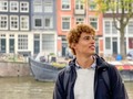 This is Amsterdam!!! La verdad Amoooo esta ciudad, es una bomba internacional!!! Acá hay más de 180 Nacionalidades, Museos, Canales de agua, una cultura súper diversa y abierta al mundo….Sin lugar a dudas Amsterdam es una ciudad a la vanguardia 🇳🇱❤️  Cuéntame si la tienes en la lista de lugares por conocer  #amsterdam #netherlands #viajar #holanda #holland #paisesbajos #europa #alextrips #canalesamsterdam #canalsofamsterdam