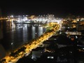La hermosa Bahía de Santa Marta o carrera primera, fotografía de noche deja ver la iluminación y el puerto de la ciudad. #santamarta #puertodesantamarta #laprimera #bahia #noches @elheraldoco @eltiempo @revistasemana @hoydiariodelmagdalena
